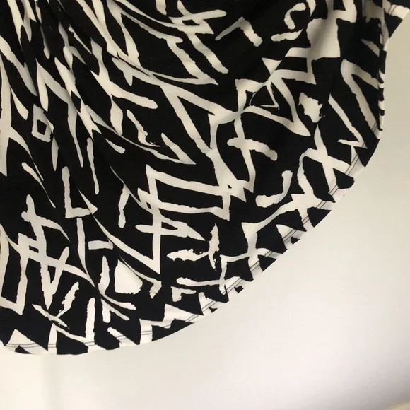 Premise Black & White Print Capped Sleeve Size Small Top - Picture 8 of 8